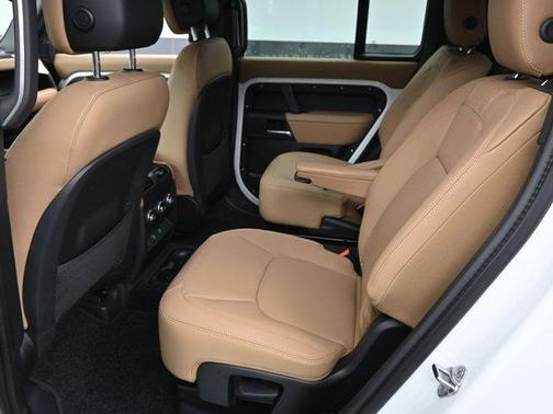 2025 Land Rover Defender P400 X-Dynamic SE