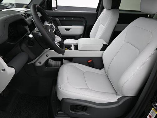 2025 Land Rover Defender P400 X-Dynamic SE