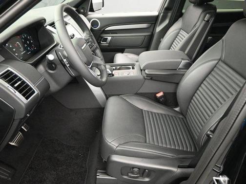 2025 Land Rover Discovery P300 Dynamic SE