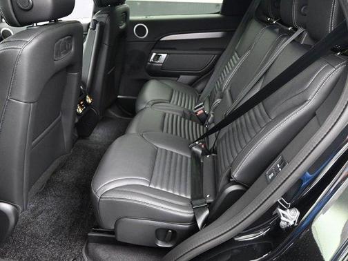 2025 Land Rover Discovery P300 Dynamic SE