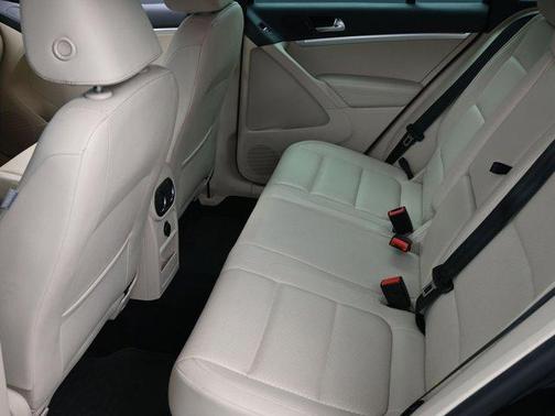 2016 Volkswagen Tiguan R-Line