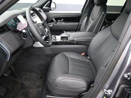2025 Land Rover Range Rover P550e SE
