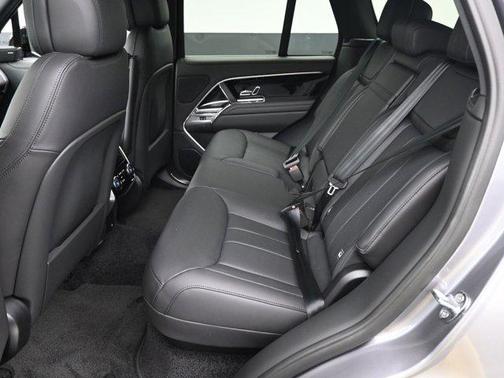 2025 Land Rover Range Rover P550e SE