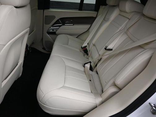 2025 Land Rover Range Rover P550e SE