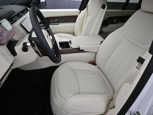 2025 Land Rover Range Rover P550e SE