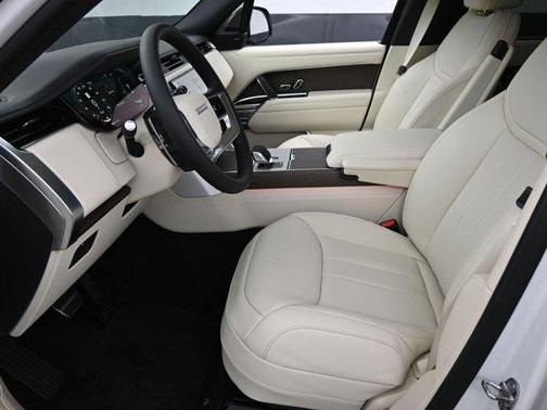 2025 Land Rover Range Rover P550e SE