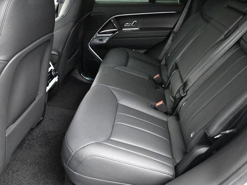 2025 Land Rover Range Rover P530 SE