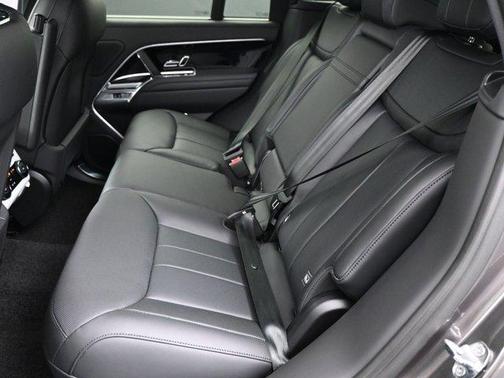 2025 Land Rover Range Rover P530 SE