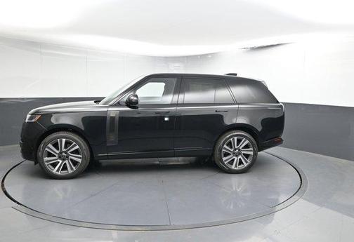 2025 Land Rover Range Rover P615 SV