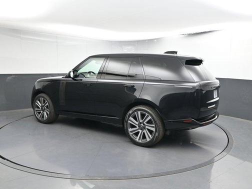 2025 Land Rover Range Rover P615 SV