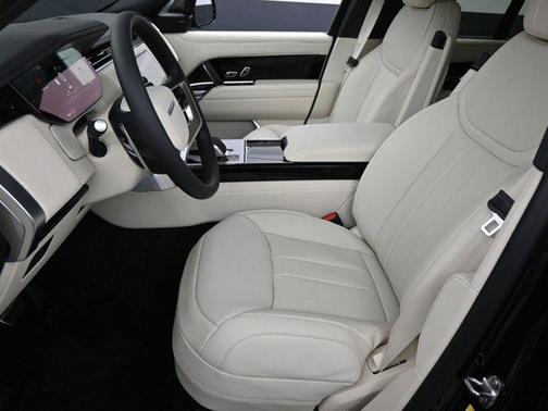 2025 Land Rover Range Rover P550e SE