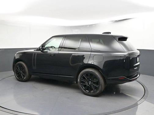 2025 Land Rover Range Rover P550e SE