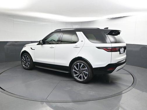 2025 Land Rover Discovery P300 Dynamic SE