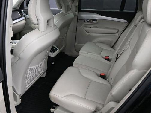 2018 Volvo XC90 T6 Momentum