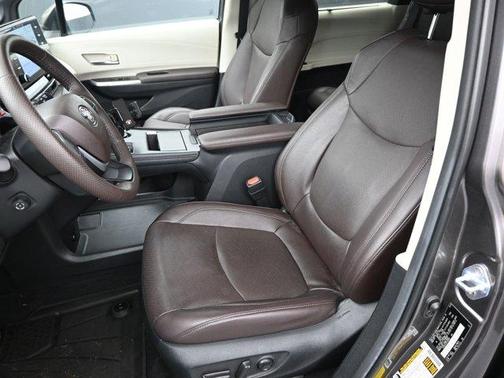 2023 Toyota Sienna Platinum 7 Passenger