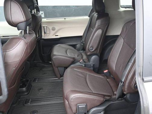 2023 Toyota Sienna Platinum 7 Passenger