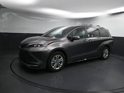 2023 Toyota Sienna Platinum 7 Passenger