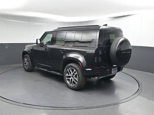 2026 Land Rover Defender 110 X-Dynamic SE