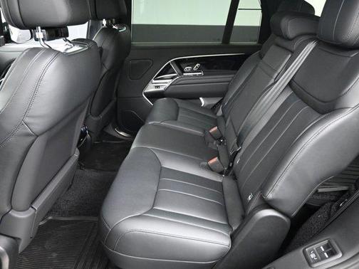 2025 Land Rover Range Rover P530 SE 7 Seat