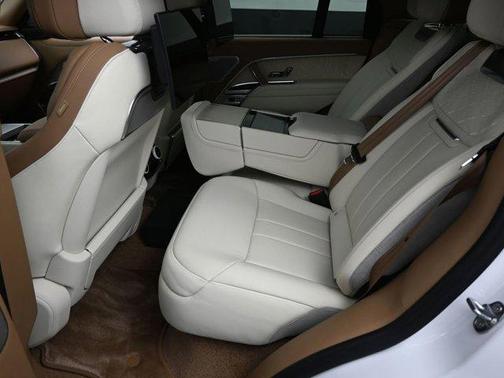 2025 Land Rover Range Rover P615 SV