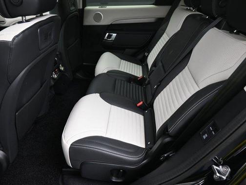 2025 Land Rover Discovery P360 Dynamic SE