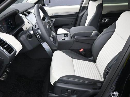 2025 Land Rover Discovery P360 Dynamic SE