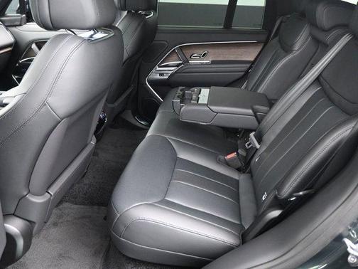 2025 Land Rover Range Rover P530 SE