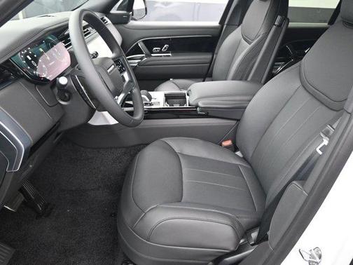 2025 Land Rover Range Rover P550e SE