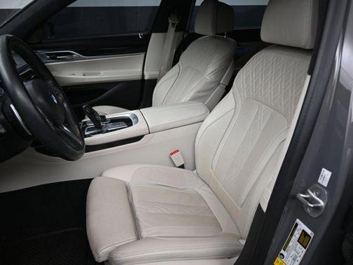 2022 BMW 750 i xDrive
