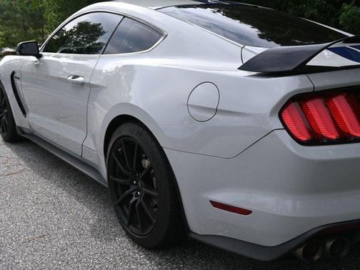 2016 Ford Shelby GT350 Base