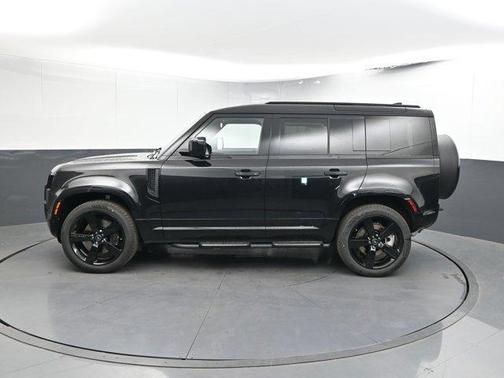 2025 Land Rover Defender P400 X-Dynamic SE