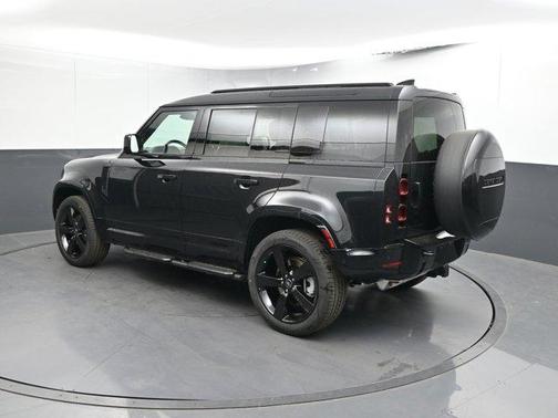 2025 Land Rover Defender P400 X-Dynamic SE