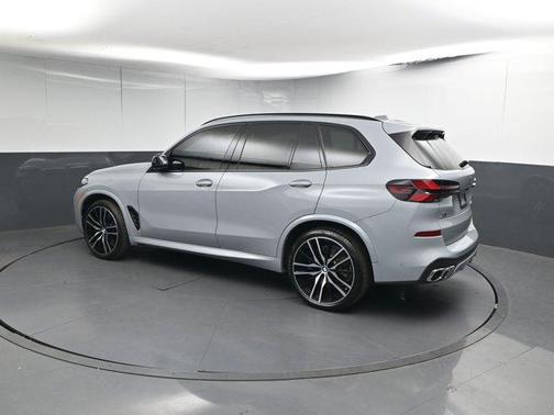 2025 BMW X5 M60i