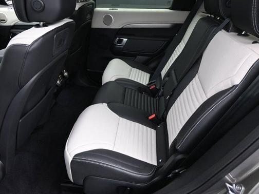 2025 Land Rover Discovery P360 Dynamic SE