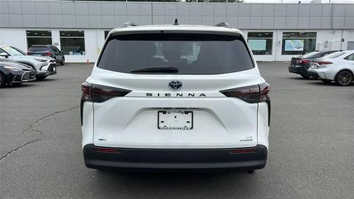 2023 Toyota Sienna LE