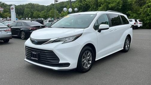 2023 Toyota Sienna LE