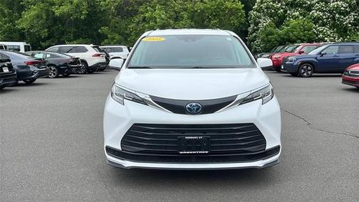 2023 Toyota Sienna LE