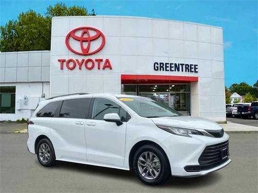 2023 Toyota Sienna LE