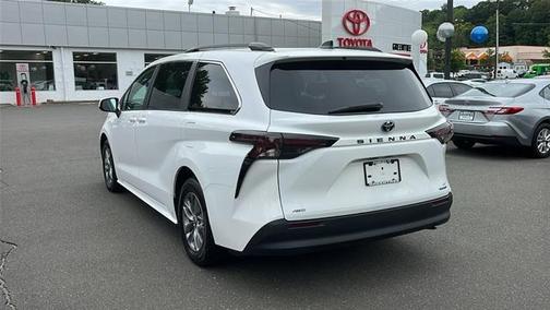2023 Toyota Sienna LE