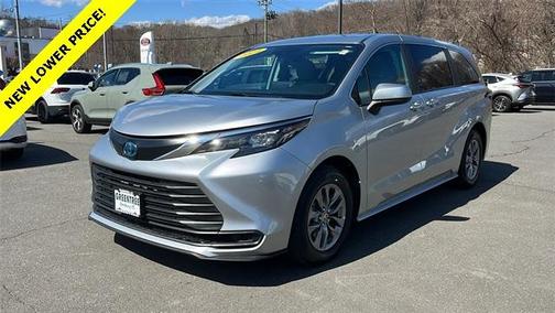 2024 Toyota Sienna LE