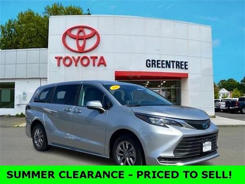 2024 Toyota Sienna LE