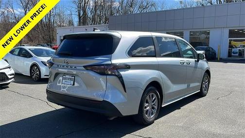2024 Toyota Sienna LE