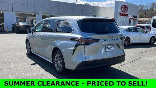 2024 Toyota Sienna LE