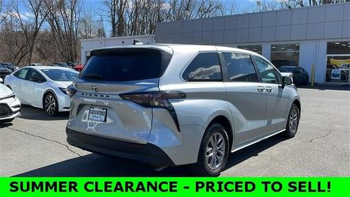 2024 Toyota Sienna LE