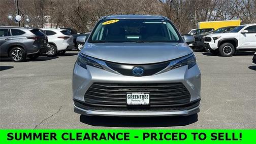 2024 Toyota Sienna LE