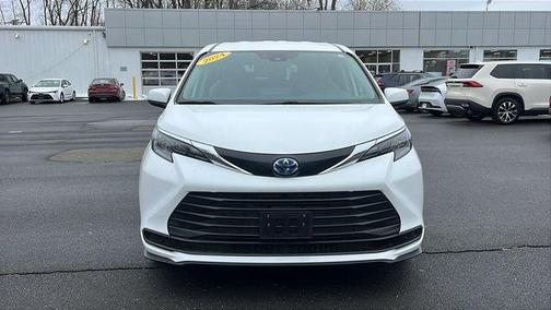 2024 Toyota Sienna LE