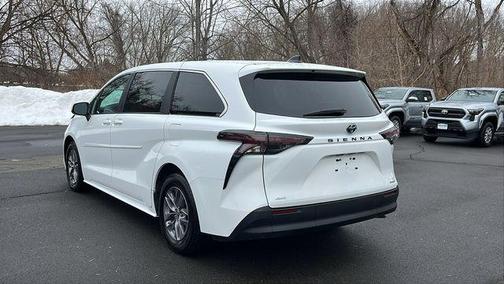 2024 Toyota Sienna LE