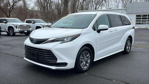 2024 Toyota Sienna LE