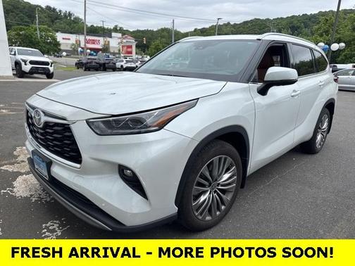 2022 Toyota Highlander Platinum