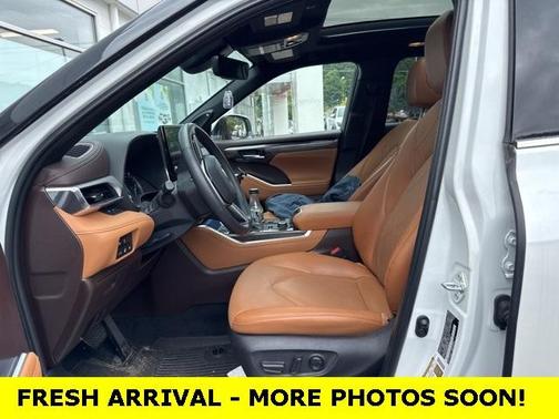 2022 Toyota Highlander Platinum